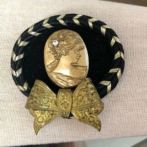 Vintage Cameo Brooch